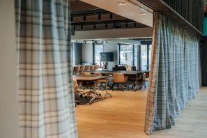 Open Space - 38240 - 20 postes - 180€