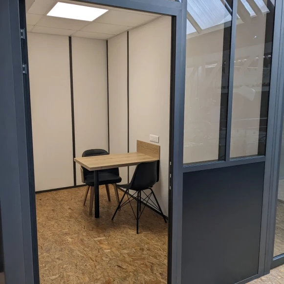 Bureau privé 6 m² 1 poste Coworking Rue des Lilas Carvin 62220 - photo 2