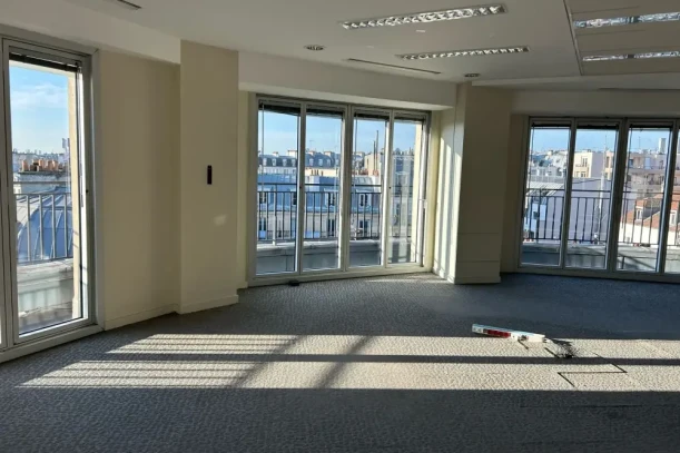 Bureau privé - 75018 - 9 postes - 3510€