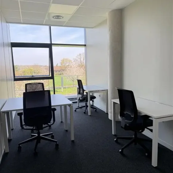 Bureau privé 14 m² 4 postes Coworking Avenue François Pignier Bourg-en-Bresse 01000 - photo 1