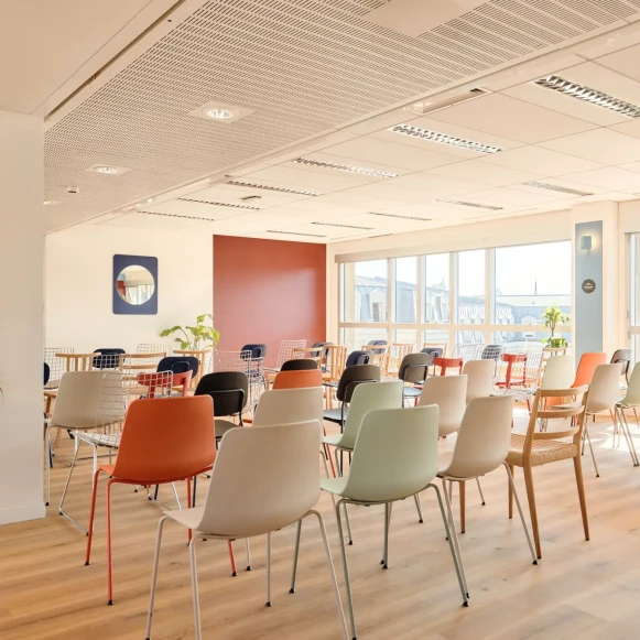 Bureau privé 18 m² 5 postes Coworking Rue de Sofia Paris 75018 - photo 6