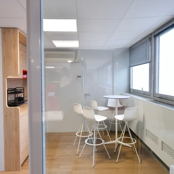 Open Space  34 postes Coworking Rue Barbès Montrouge 92120 - photo 7