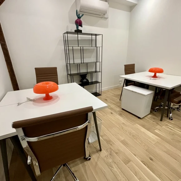 Bureau privé 20 m² 4 postes Coworking Rue Bichat Paris 75010 - photo 6