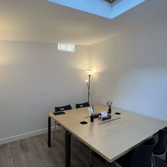 Bureau privé 9 m² 2 postes Coworking Rue de Jouy Chaville 92370 - photo 4