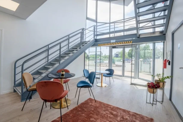 Bureau privé - 86000 - 5 postes - 811€