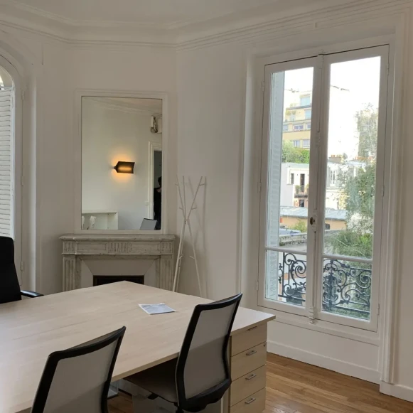 Bureau privé 16 m² 4 postes Coworking Rue Paul Valéry Paris 75016 - photo 1