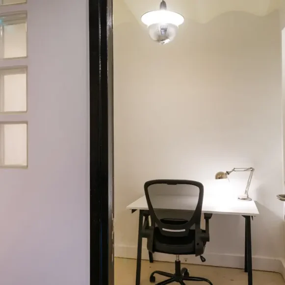 Bureau privé 10 m² 1 poste Coworking Rue Marcadet Paris 75018 - photo 9