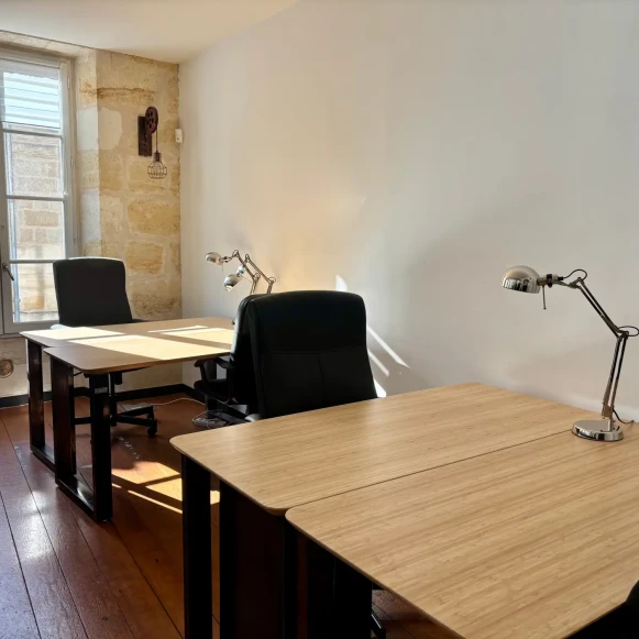 Bureau privé 20 m² 4 postes Location bureau Place Canteloup Bordeaux 33800 - photo 2