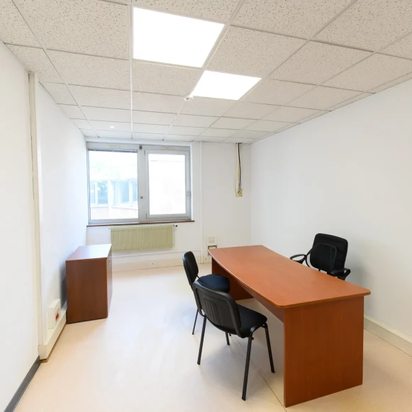 Bureau privé 18 m² 1 poste Coworking Avenue du Général de Gaulle Sausheim 68390 - photo 1