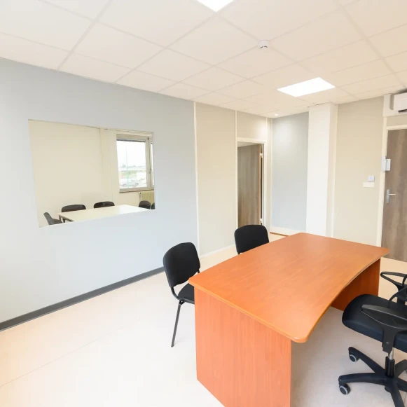 Bureau privé 34 m² 2 postes Coworking Avenue du Général de Gaulle Sausheim 68390 - photo 2