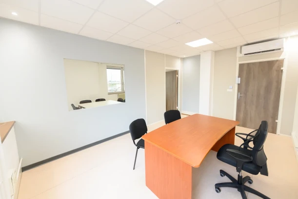 Bureau privé - 68390 - 2 postes - 360€