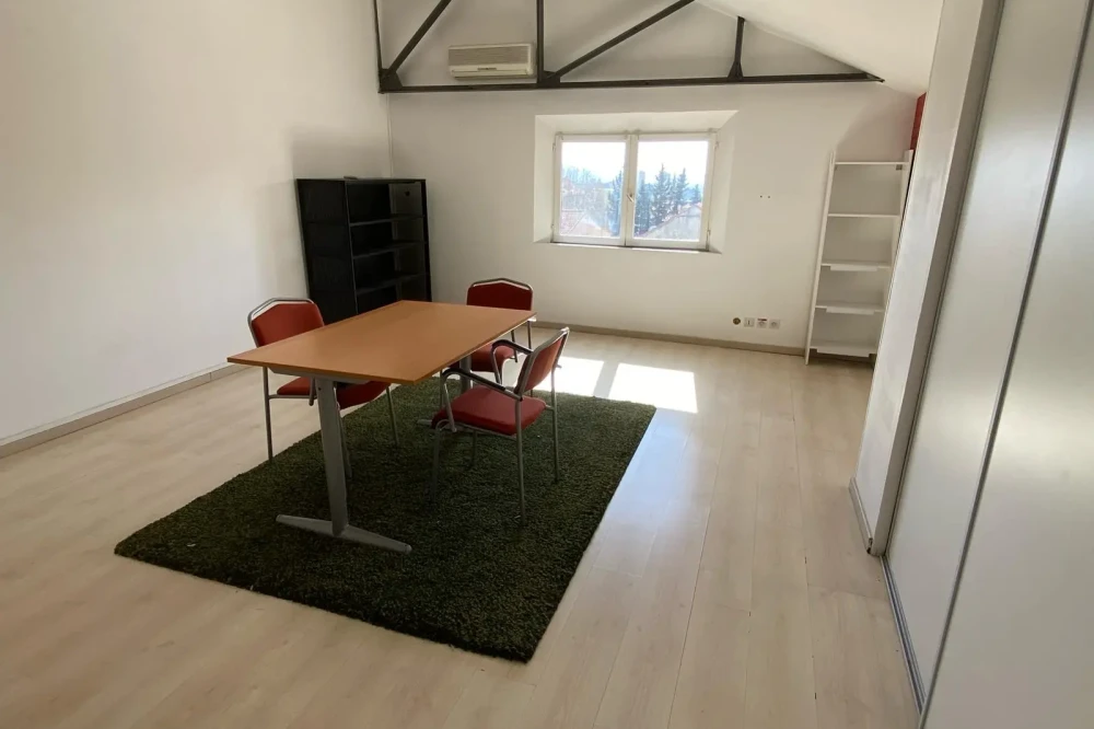 Bureau privé - 13015 - 3 postes - 700€