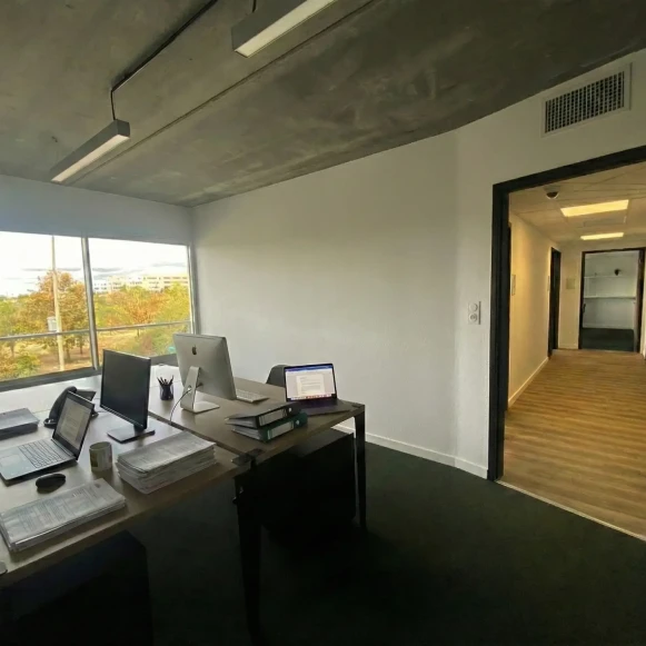 Bureau privé 20 m² 3 postes Coworking Boulevard Alain Savary Blagnac 31700 - photo 2