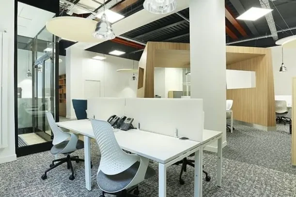 Bureau privé - 75008 - 4 postes - 2366€