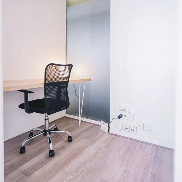 Espace indépendant 55 m² 23 postes Location bureau Rue de Paradis Paris 75010 - photo 1