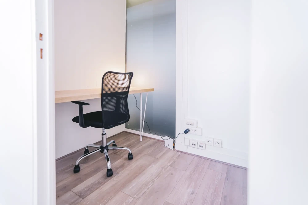 Espace indépendant - 75010 - 23 postes - 2300€