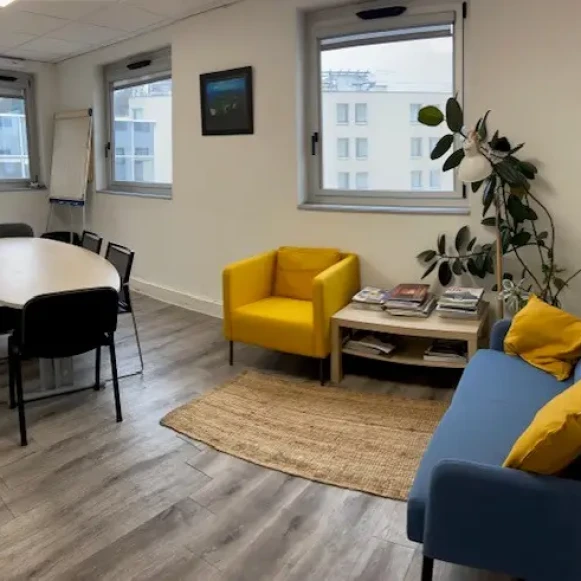 Bureau privé 10 m² 2 postes Coworking Grande Rue de Saint Clair Caluire-et-Cuire 69300 - photo 2