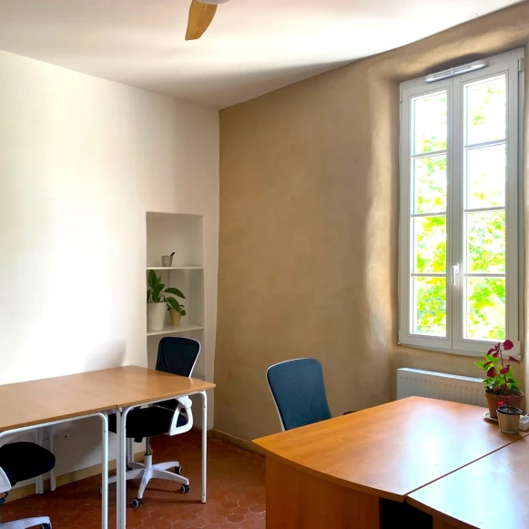 Bureau privé 13 m² 4 postes Location bureau Boulevard Léglize Marseille 13004 - photo 1
