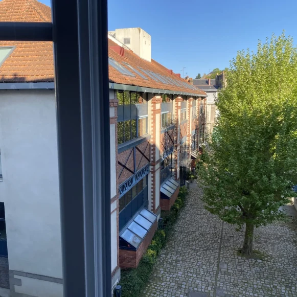 Espace indépendant 75 m² 7 postes Location bureau Quai de Versailles Nantes 44000 - photo 6