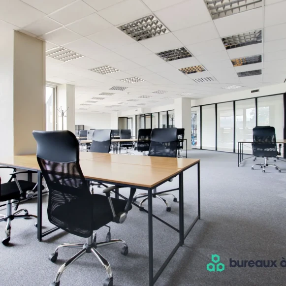 Bureau privé 105 m² 26 postes Coworking Rue Royale Saint-Cloud 92210 - photo 1