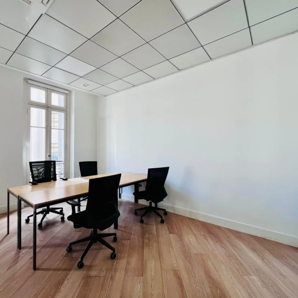 Bureau privé 28 m² 8 postes Coworking Rue de la République Marseille 13001 - photo 3