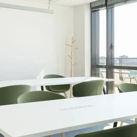 Bureau privé 30 m² 6 postes Coworking Rue Charles de Gaulle Alfortville 94140 - photo 1