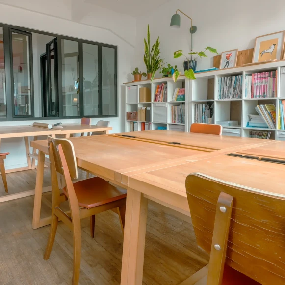 Bureau privé 16 m² 4 postes Location bureau Rue Frédérick Lemaître Paris 75020 - photo 4