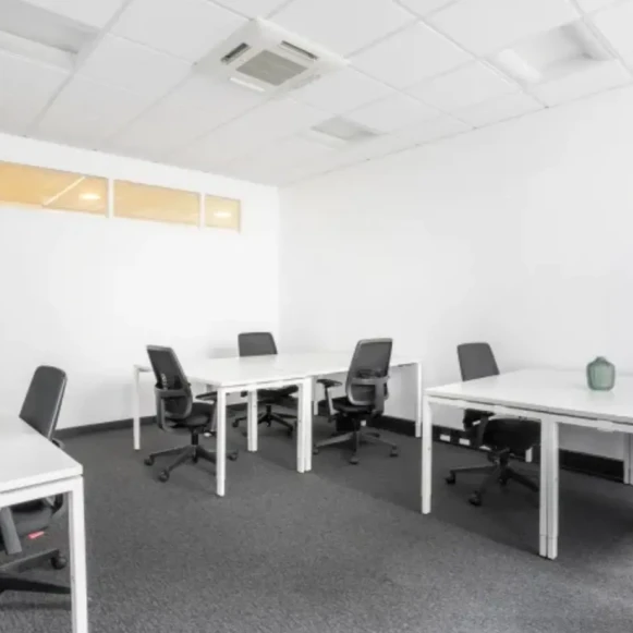 Bureau privé 24 m² 6 postes Coworking Rue d'Isly Rennes 35000 - photo 4