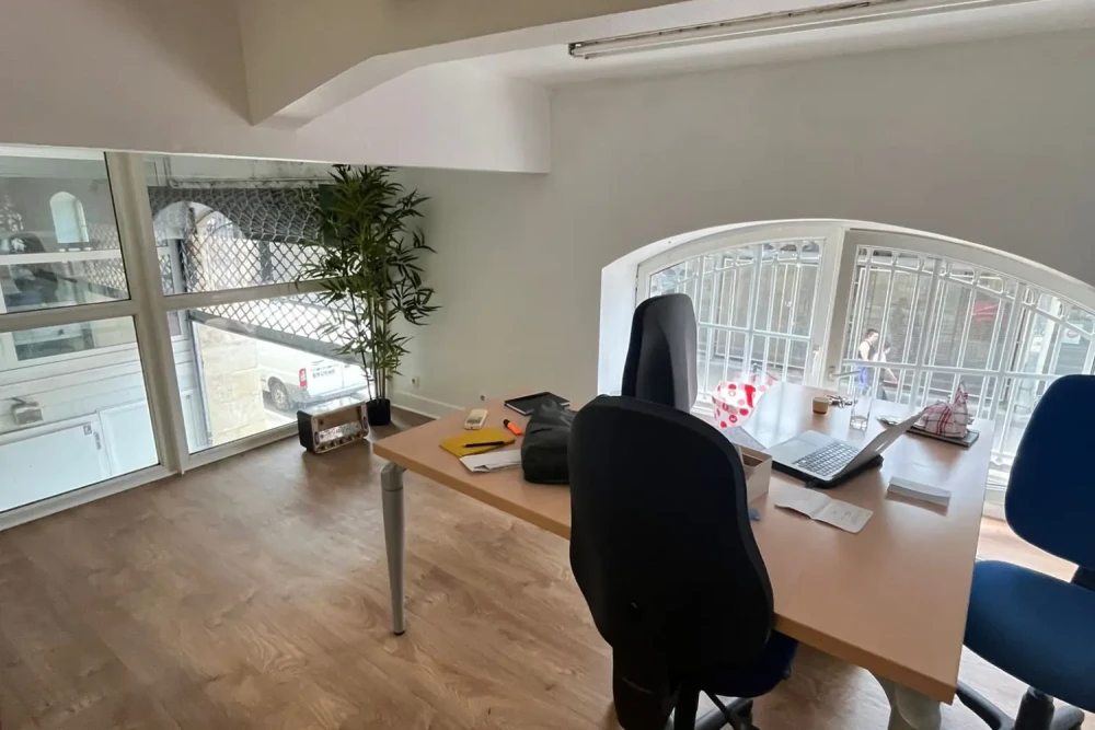 Bureau privé - 33800 - 9 postes - 1300€