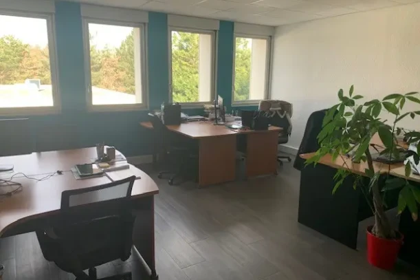 Bureau privé - 69130 - 2 postes - 240€