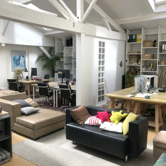 Bureau privé 25 m² 6 postes Coworking Rue Stephenson Paris 75018 - photo 1