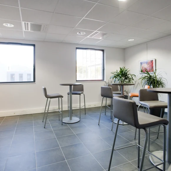 Bureau privé 50 m² 10 postes Location bureau Avenue Général Leclerc Vienne 38200 - photo 6