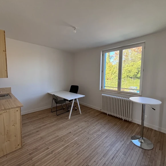 Bureau privé 18 m² 3 postes Location bureau Le Bourg Soussac 33790 - photo 1