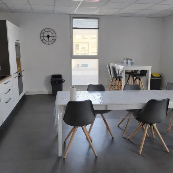 Bureau privé 11 m² 1 poste Location bureau Rue John Mac Adam Nîmes 30900 - photo 2