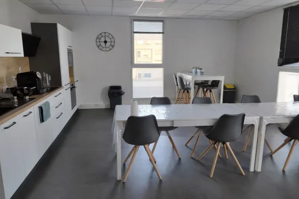 Bureau privé - 30900 - 1 poste - 555€