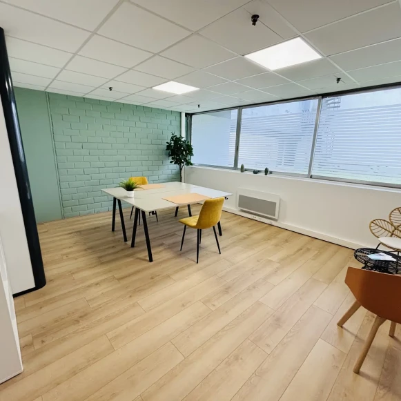 Bureau privé 22 m² 3 postes Location bureau Rue Victor Baltard à Tourcoing Tourcoing 59200 - photo 2