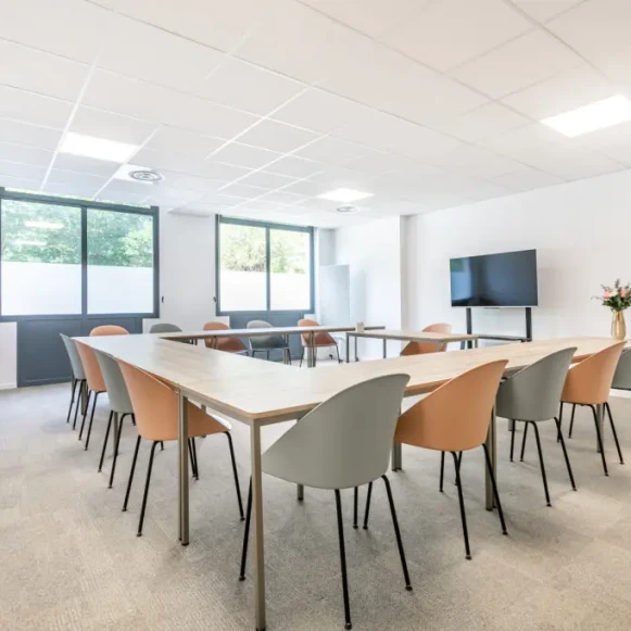 Bureau privé 50 m² 16 postes Location bureau Rue Salvador Allende Poitiers 86000 - photo 2