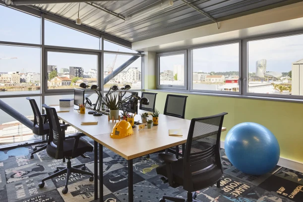 Espace indépendant - 33300 - 20 postes - 7600€