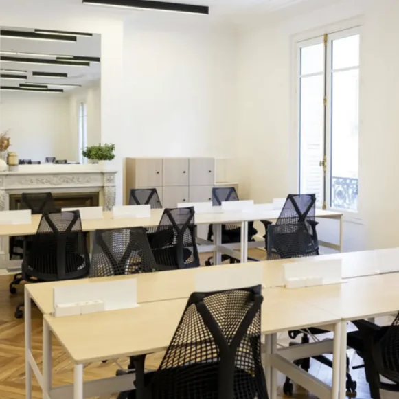 Espace indépendant 280 m² 56 postes Location bureau Rue Cambacérès Paris 75008 - photo 1
