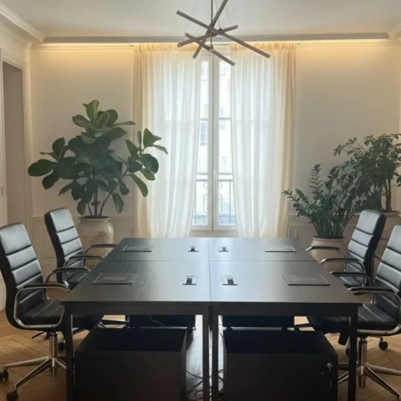 Bureau privé 21 m² 4 postes Location bureau Rue de Surène Paris 75008 - photo 2