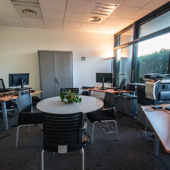 Bureau privé 24 m² 4 postes Location bureau Avenue Général Leclerc Vienne 38200 - photo 1