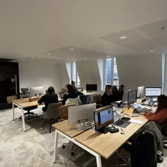 Bureau privé 45 m² 12 postes Location bureau Rue de Bruxelles Paris 75009 - photo 1