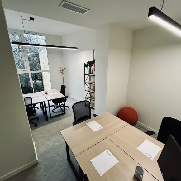 Bureau privé 21 m² 5 postes Location bureau Rue Turenne Bordeaux 33000 - photo 1