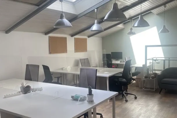 Bureau privé - 75011 - 9 postes - 2160€