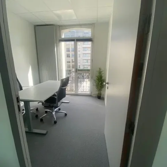 Bureau privé 9 m² 1 poste Coworking Boulevard Saint-Denis Courbevoie 92400 - photo 2