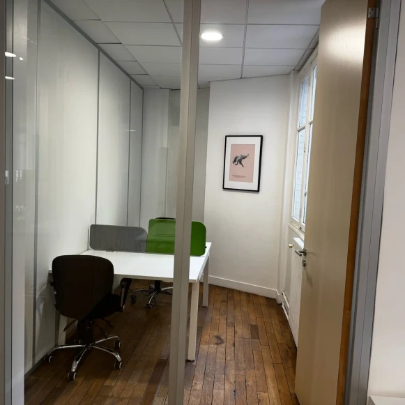 Espace indépendant 60 m² 12 postes Coworking Rue du Renard Paris 75004 - photo 4