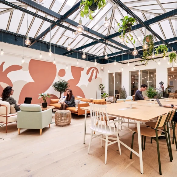 Bureau privé 18 m² 5 postes Coworking Place de la Bourse Paris 75002 - photo 1