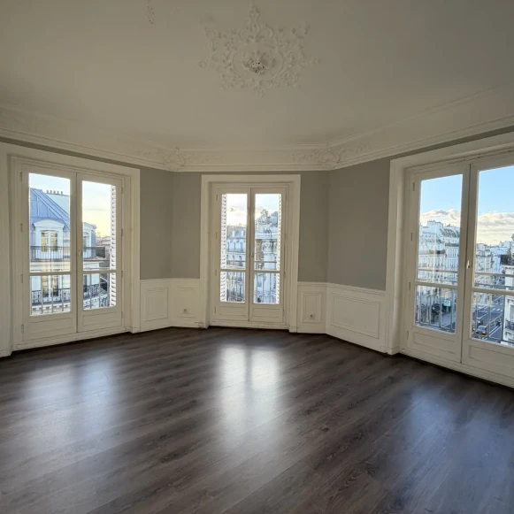 Bureau privé 26 m² 7 postes Location bureau Boulevard de Sébastopol Paris 75003 - photo 3