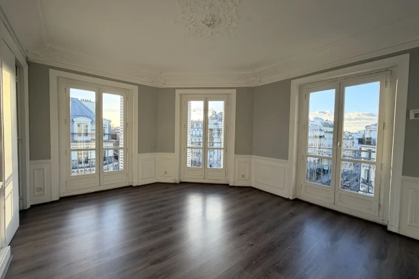 Bureau privé - 75003 - 7 postes - 2800€