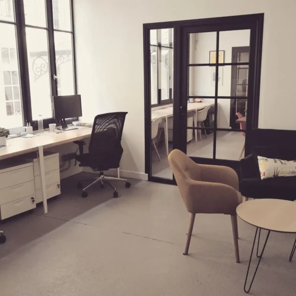 Bureau privé 60 m² 14 postes Location bureau Rue de Rocroy Paris 75010 - photo 1